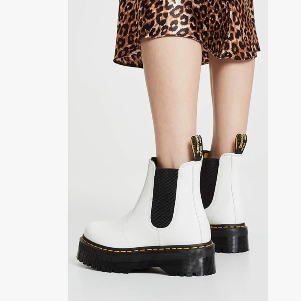 NWOT Dr. Martens 2976 Quad White White Platform Chelsea Leather Boots